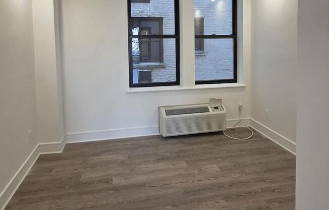 1 bed, 1 bath, $5,500, Unit 8I