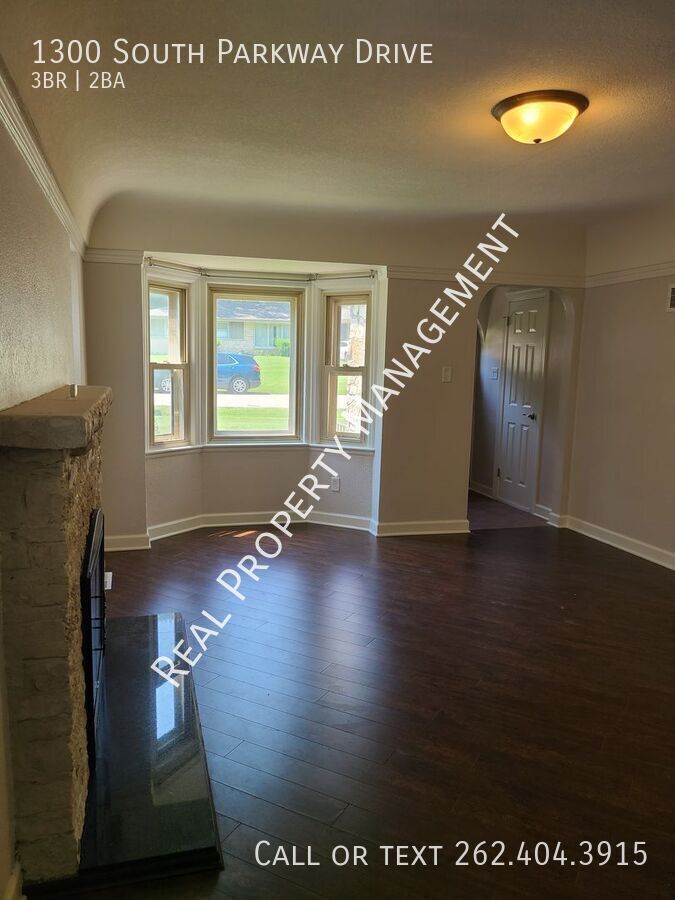 1300 S PKWY DR