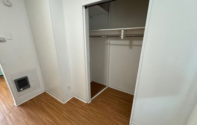 Studio, 1 bath, 300 sqft, $750, Unit 6