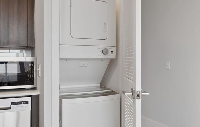 Studio, 1 bath, 360 sqft, $1,650, Unit 407