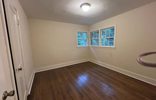 2 beds, 1 bath, $1,100