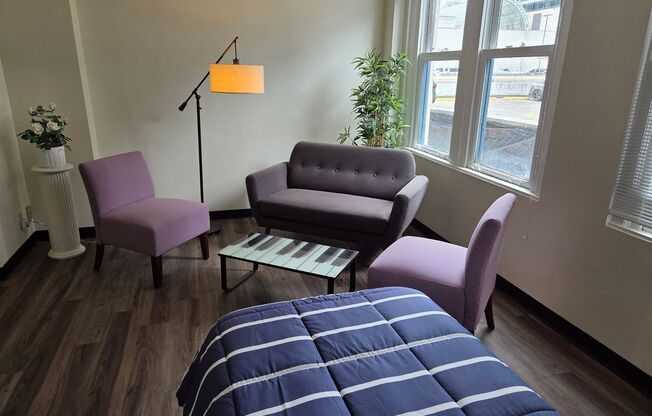 Studio, 1 bath, 395 sqft, $1,370, Unit 701