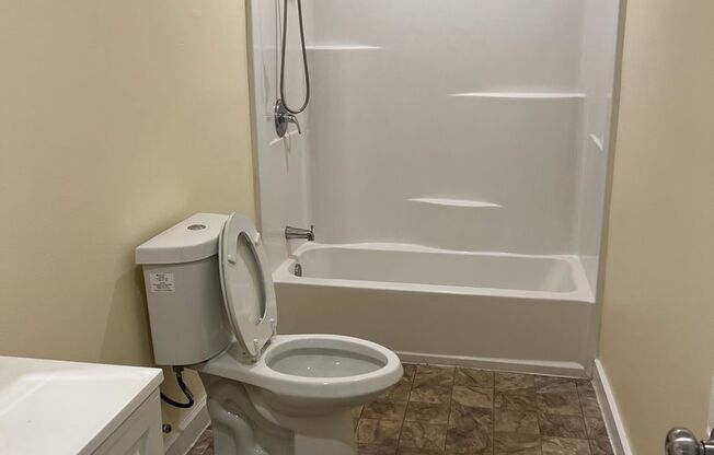 3 beds, 1 bath, 900 sqft, $2,475, Unit 3/4a