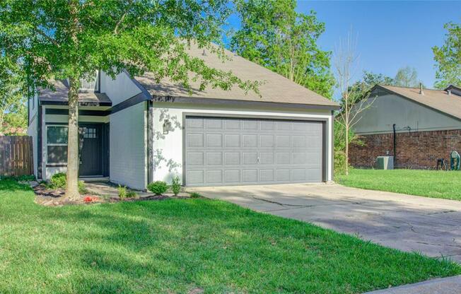 445 E CASTLE HBR DR