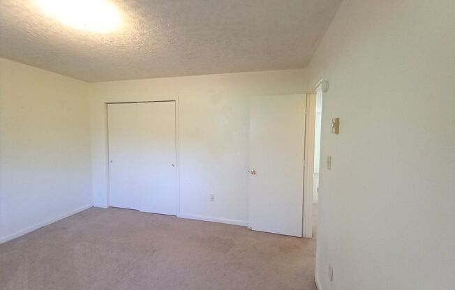 2 beds, 1 bath, 903 sqft, $1,170, Unit K-12