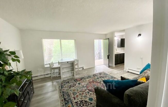 1801 S CASCADE AVE