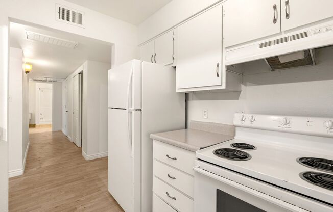 2 beds, 1 bath, $1,100, Unit 229