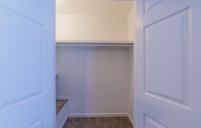 4 beds, 2 baths, 1,500 sqft, $1,995, Unit 712HCO