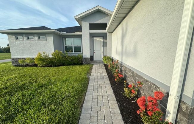 4 Bedroom 2 Bathroom 3 Car Garage- NW Cape Coral Home with Screened Lania