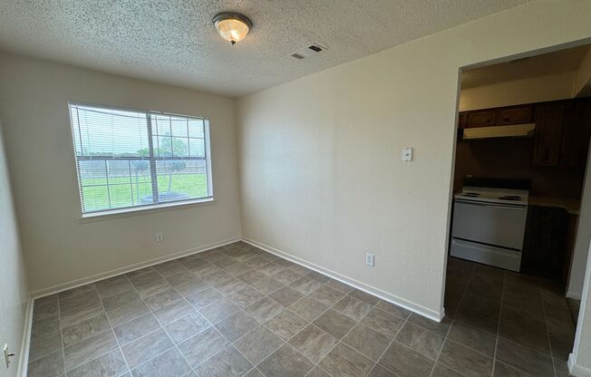 2 beds, 1 bath, 1,054 sqft, $775, Unit Apt A