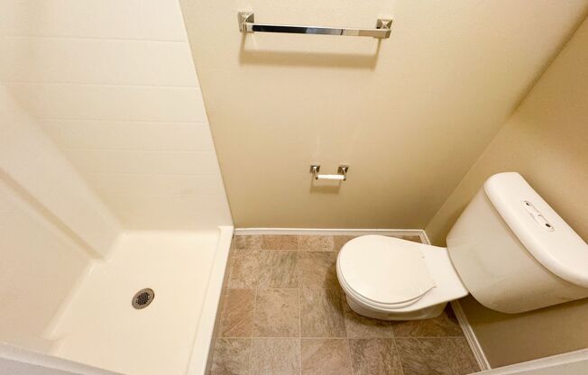Studio, 1 bath, 137 sqft, $1,195, Unit 8C