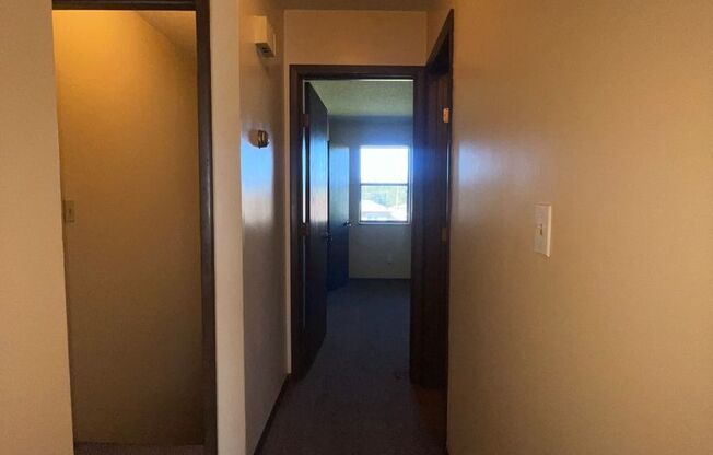 2 beds, 1 bath, $1,050