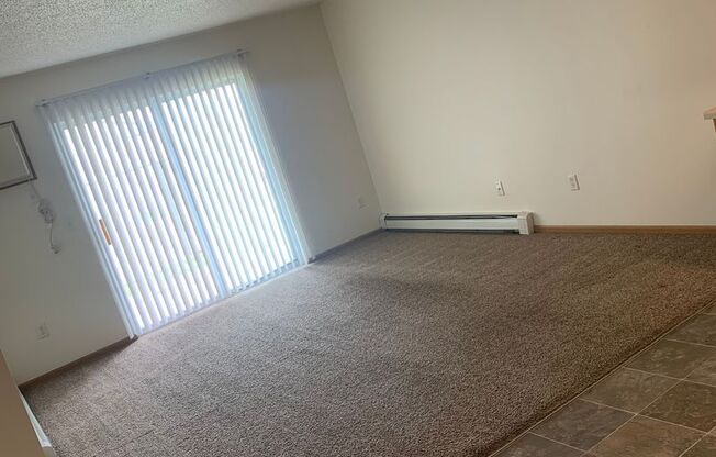 2 beds, 1 bath, 1,000 sqft, $950, Unit 107