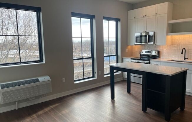 1 bed, 1 bath, 555 sqft, $1,945, Unit 405