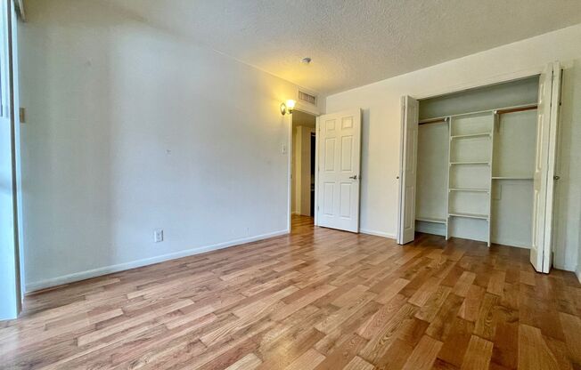 2 beds, 1 bath, 810 sqft, $1,025, Unit 12-C