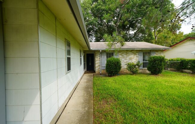 Updated home in established Schertz Neighborhood. Realtor Commission: $500