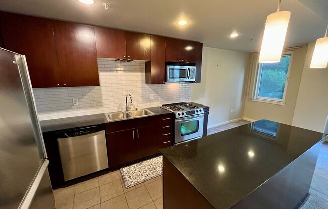 1 bed, 1 bath, $2,050, Unit # 329