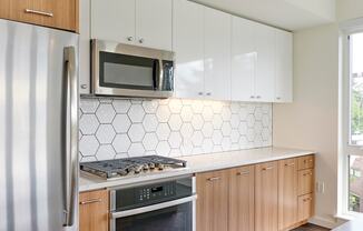 Multnomah Station Apartments refrigerator, range, microwave