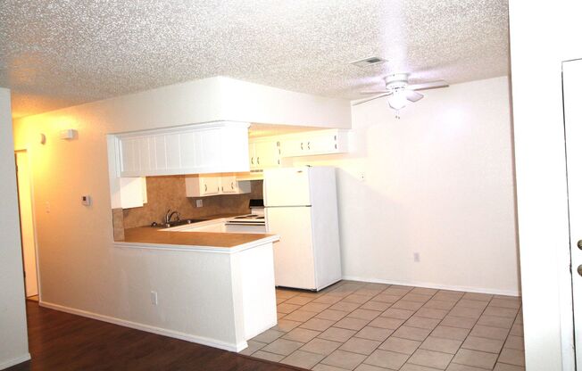 2 beds, 1 bath, 975 sqft, $925, Unit 1011 N 5th