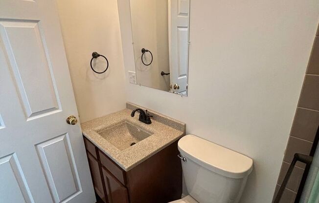 2 beds, 1 bath, $1,300, Unit 4 A