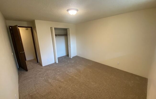 3 beds, 1.5 baths, 1,068 sqft, $1,895, Unit 3145
