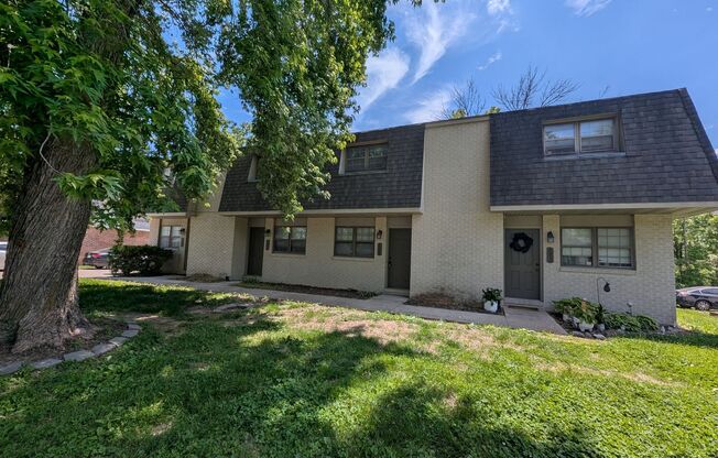 2 Bedroom/1.5 Bathroom Townhouse in South Columbia