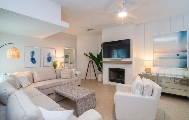2402 Seagate Lane N