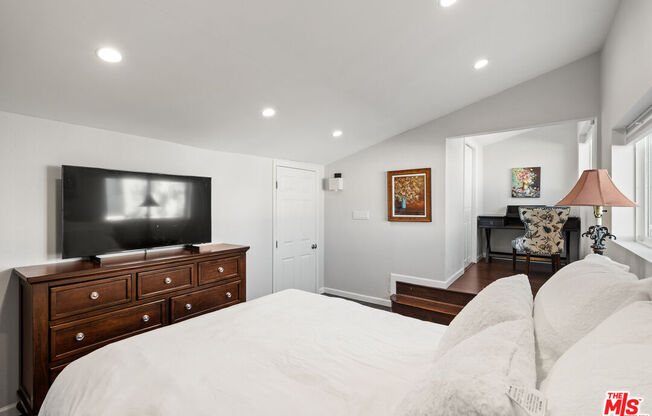 2 beds, 2 baths, 950 sqft, $3,900, Unit 557