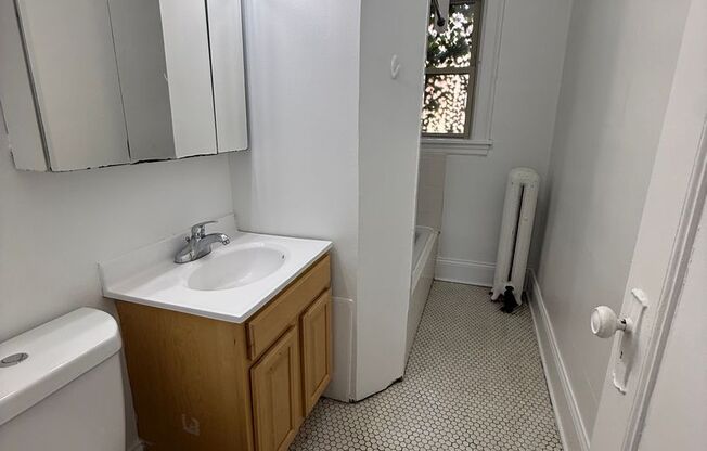 Beautiful Vintage Apartments Near NorthShore Evanston Hospital
