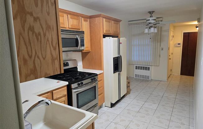 589 E 83 ST