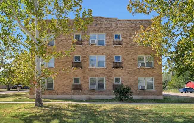 Carrollton Apartments - Great Location - 2bedrooms & 1 Bedrooms Available.