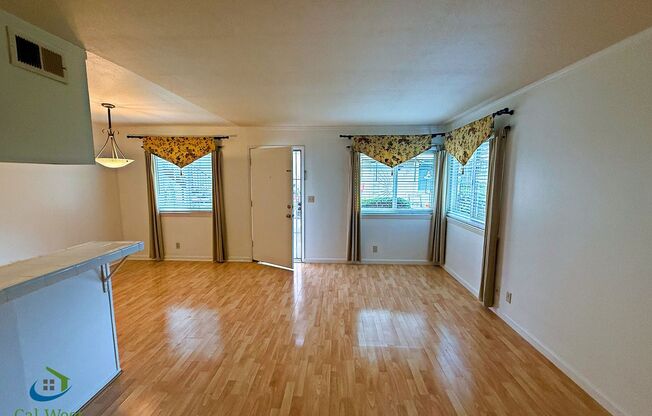 $2595 - 2 Bed/1 Bath Townhome in North San Jose-Near Lightrail