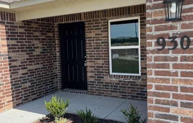 LEASING SPECIAL 1/2 OFF FIRST MONTHS RENT!! BACKYARD FENCING INCLUDED!!Beautiful Brand New Homes-Carley Crossings