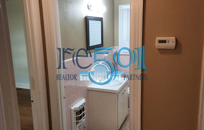 2 beds, 1 bath, $1,300