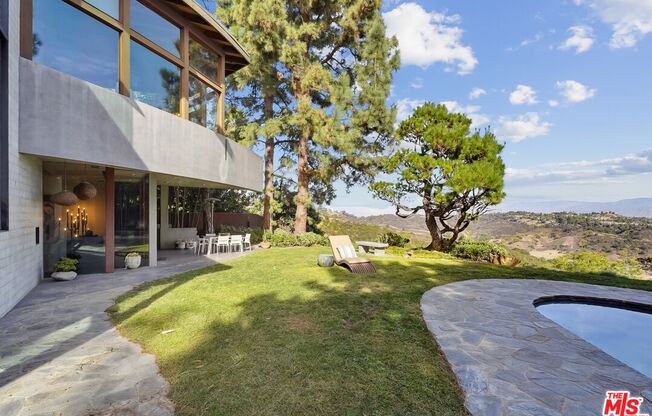 2238 STRADELLA RD