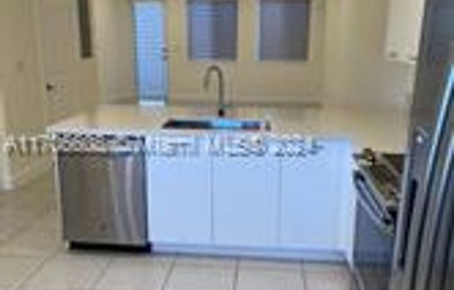 3 beds, 2 baths, $3,200, Unit 10270 NW 66th St appt 107 (A11706608)