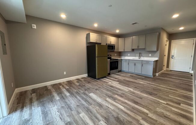 2 beds, 1 bath, 749 sqft, $2,700, Unit 408