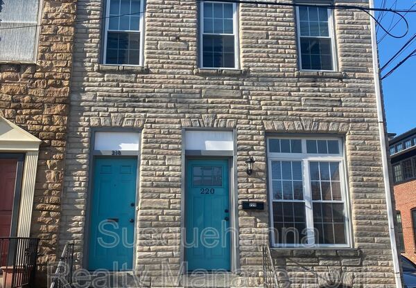220 N PLUM ST