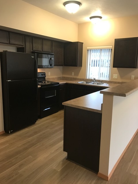 2 beds, 2 baths, 984 sqft, $1,375, Unit 25