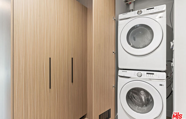 1 bed, 1 bath, 770 sqft, $4,550, Unit 526