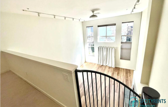 SoMa: 1 Bed 1.5 Bath Loft w/ Parking, W/D in unit & Shared Courtyard