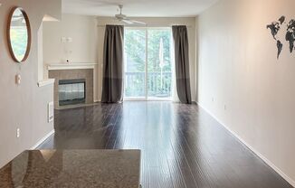 3 beds, 2 baths, $2,800, Unit Unit 320