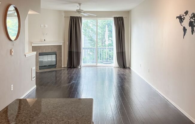 3 beds, 2 baths, $2,800, Unit Unit 320