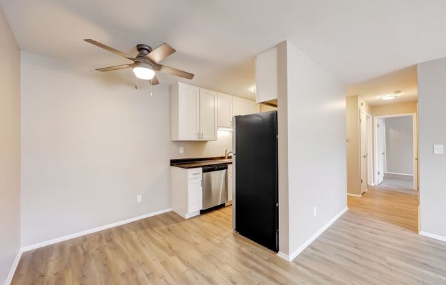 2 beds, 1 bath, $1,299