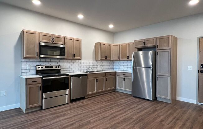 1 bed, 1 bath, 647 sqft, $1,540, Unit WR 305-215