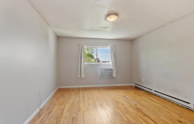 2 beds, 2 baths, 978 sqft, $2,900, Unit 5