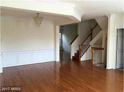 Gorgeous Ashburn Village Town home  4 BR 3.5 Bath