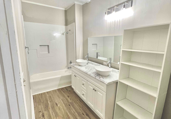 352 E DR