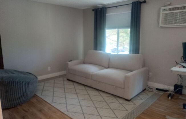 2 beds, 1 bath, $1,695