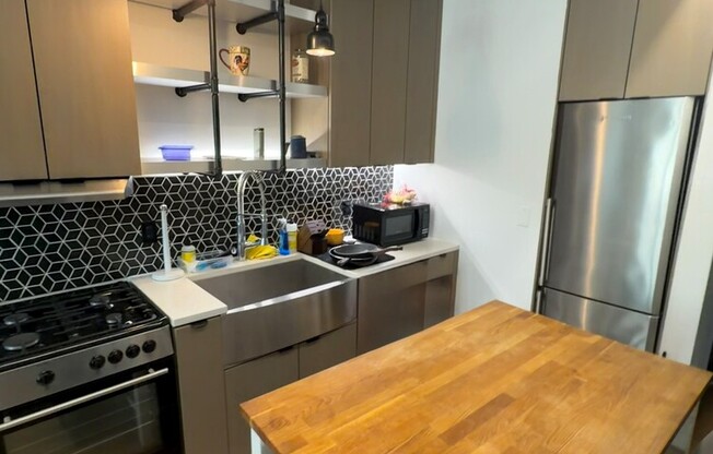 2 beds, 1.5 baths, 950 sqft, $3,850, Unit 1A